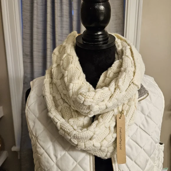 Vest by Laura Scott - Picture 4 of 6